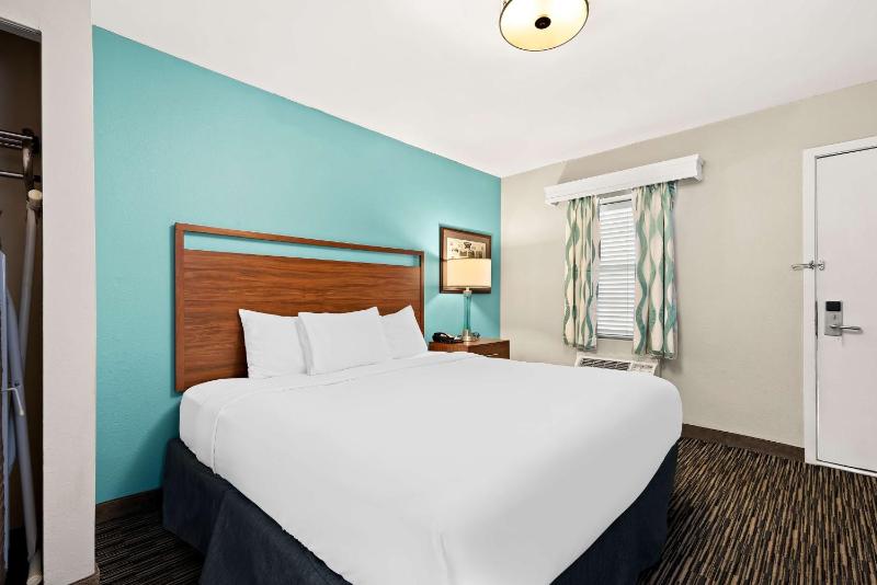 King Room - Non-Smoking image 3