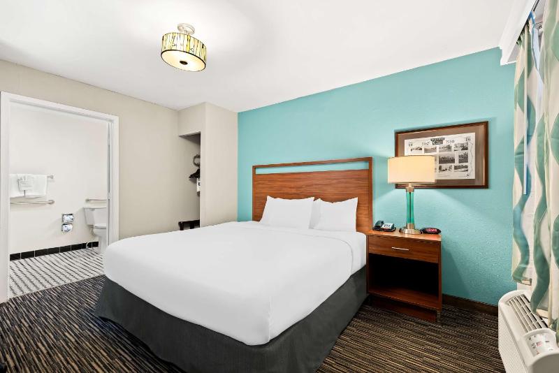 King Room with Spa Bath - Non-Smoking image 2