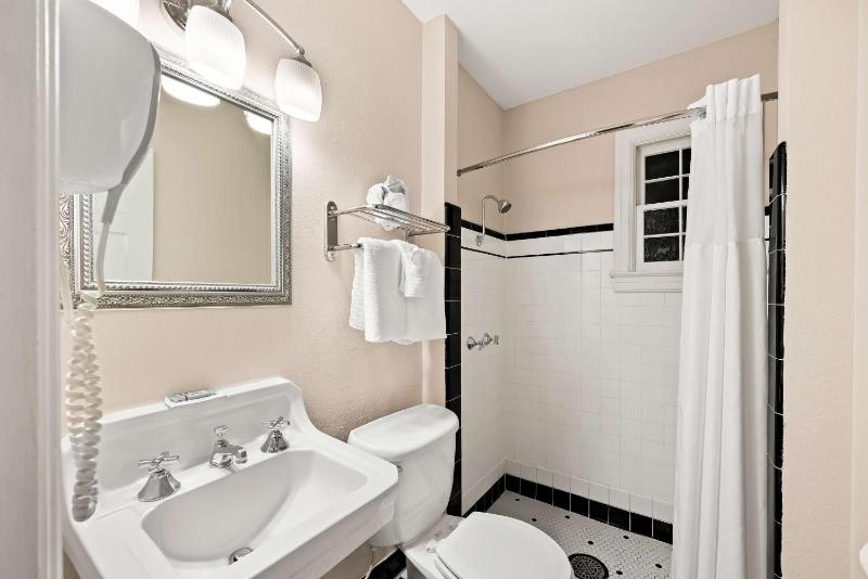 Double Room with Two Double Beds with Roll In Shower image 2