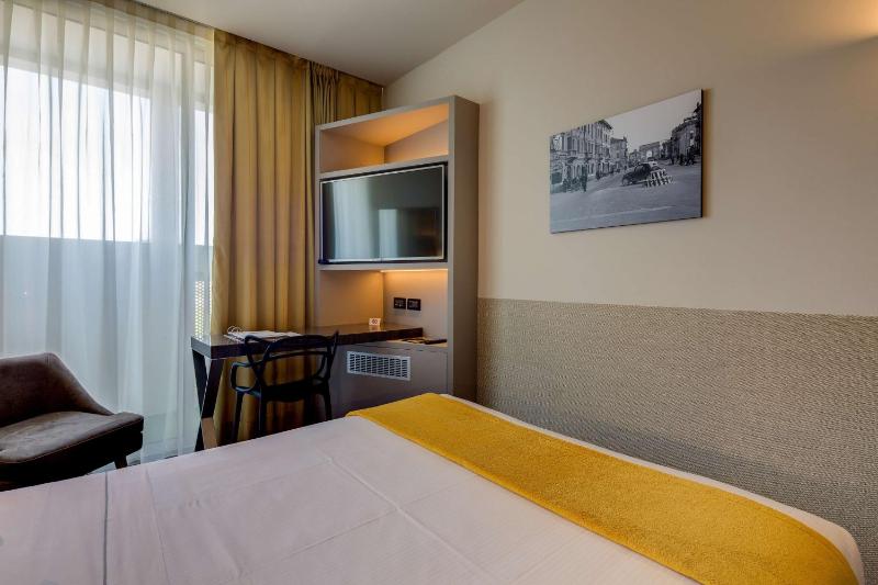 Best Western Plus Hotel Farnese - image 25