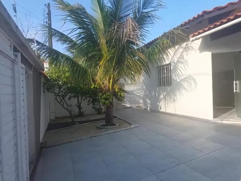 Casa térrea com piscina e aconchegante perto da praia Images