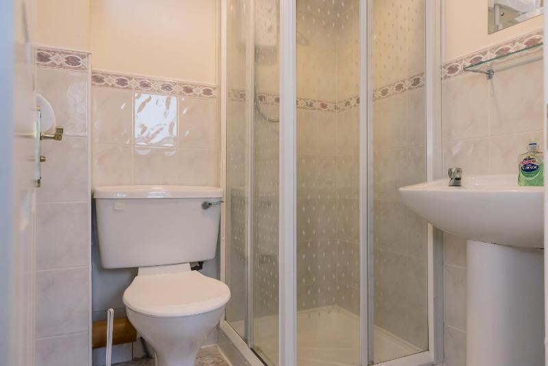 Three-Bedroom House image 2