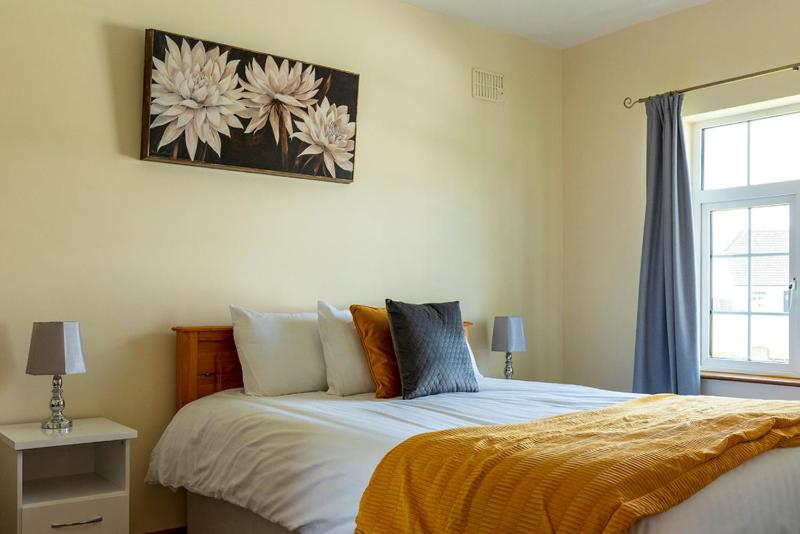 Bunhovil - 2 Bedroom Bungalow Images