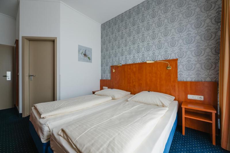 Double Room image 4