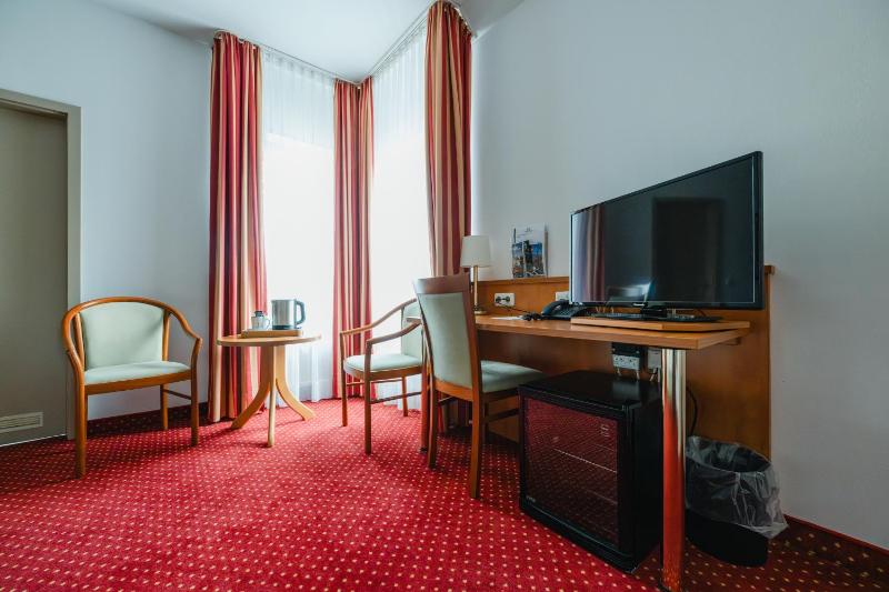 Double Room with Garden View image 3