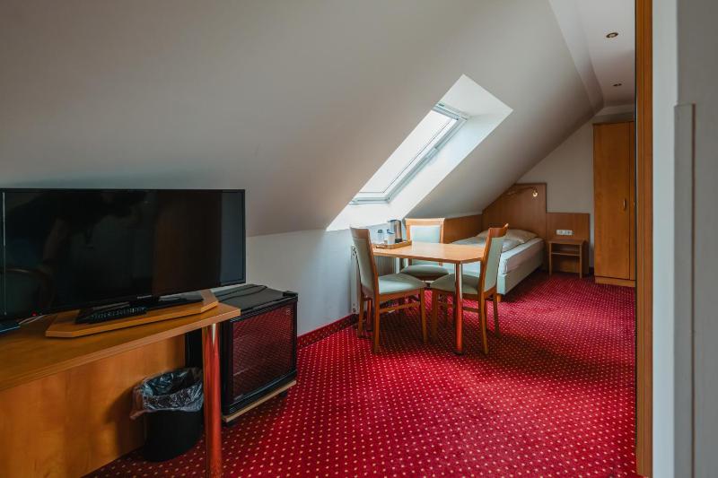 Quadruple Room image 4