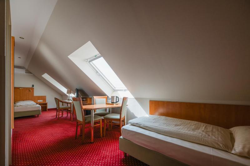Quadruple Room image 2