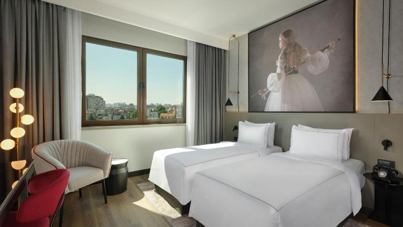 Standard Twin Room image 1