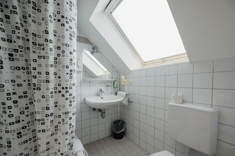 Single Room image 3