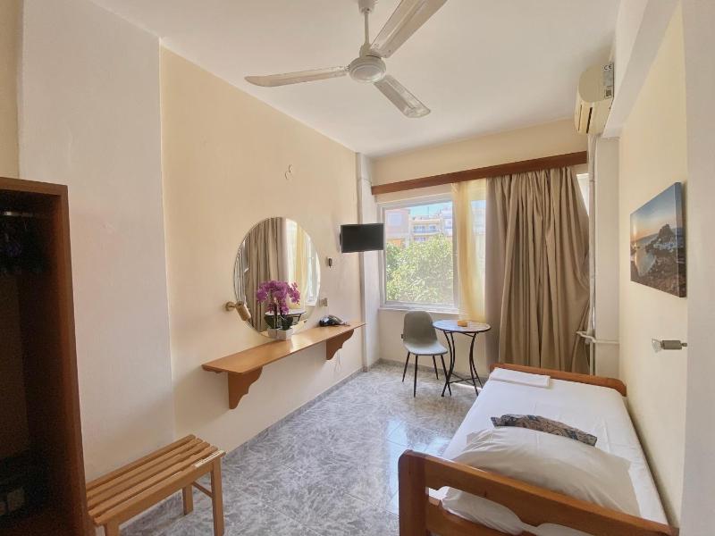 Single Room with Garden View image 1