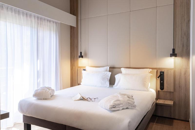Executive Suite with Balcony image 1