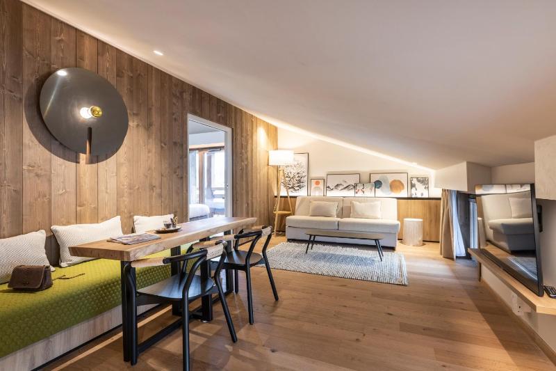 Executive Suite with Balcony image 3