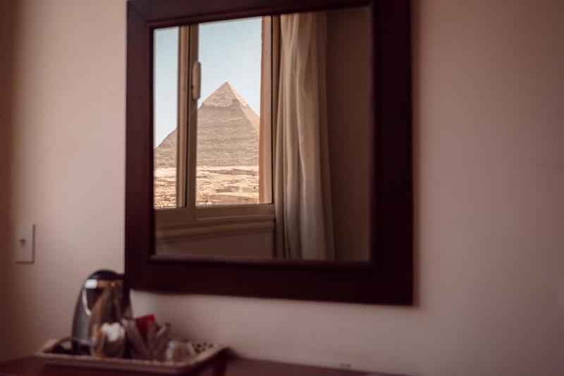Pyramids Live View Hotel Images