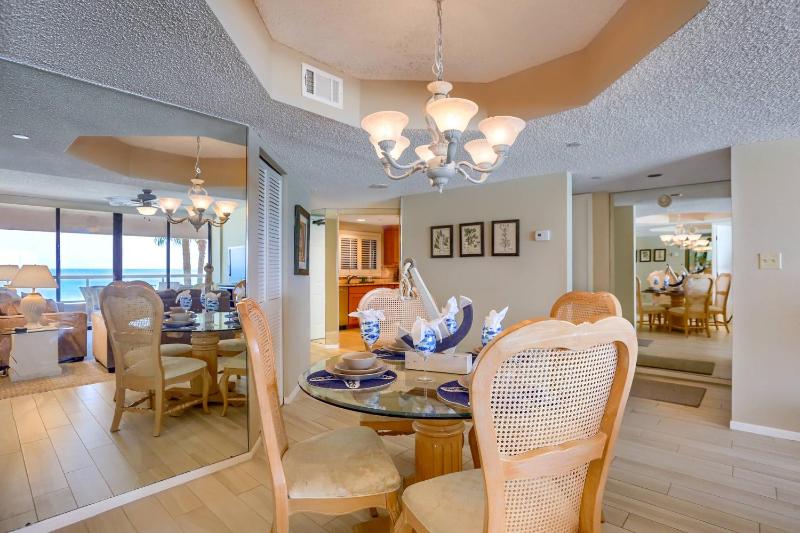 5F Crescent Beach Club - image 26