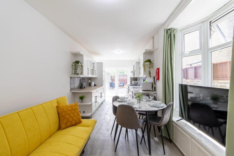 Open Mind Property - 6 Beds & Free Parking - image 23