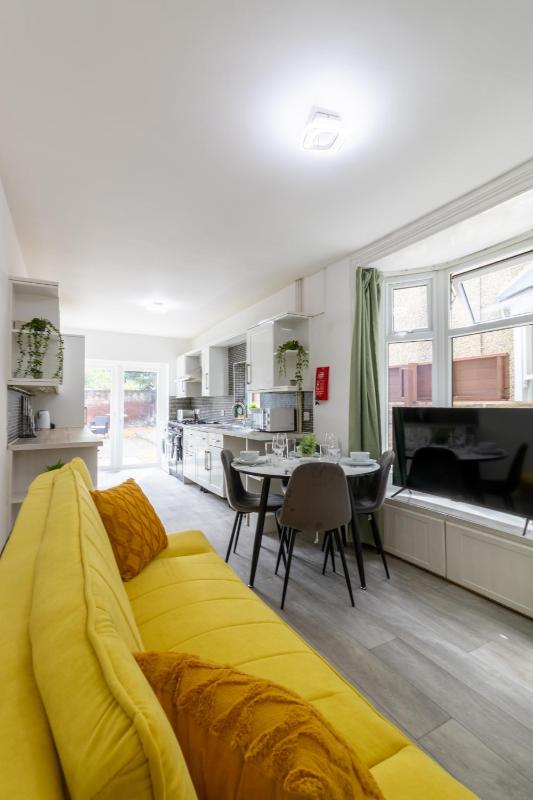 Open Mind Property - 6 Beds & Free Parking - image 30