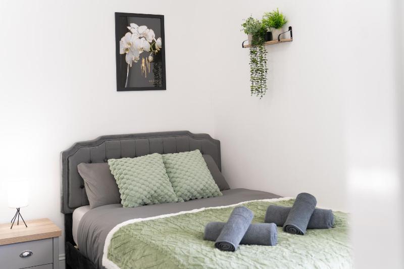 Open Mind Property - 6 Beds & Free Parking - image 19