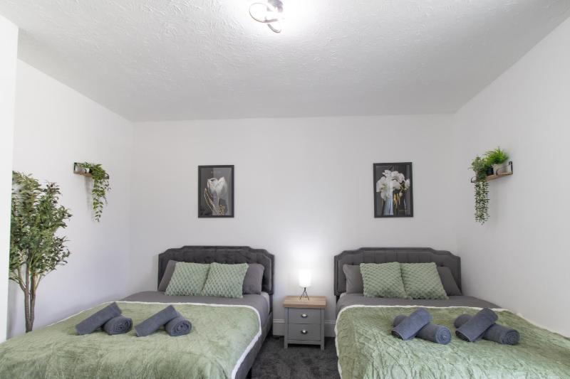 Open Mind Property - 6 Beds & Free Parking - image 21