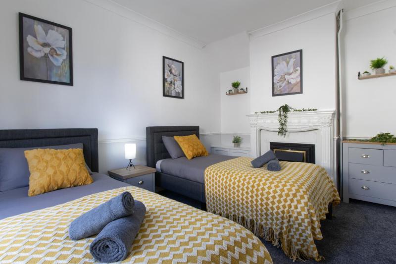 Open Mind Property - 6 Beds & Free Parking - image 8