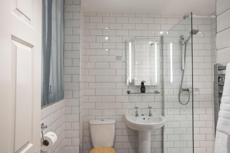 Classic Double or Twin Room image 2