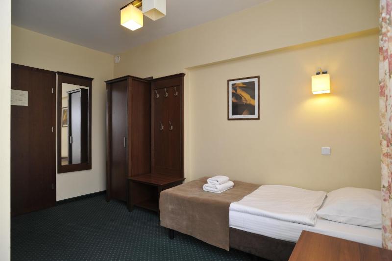Classic Single Room image 4