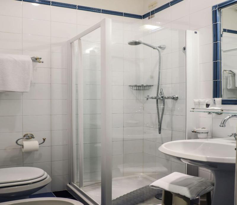 Single Room image 3