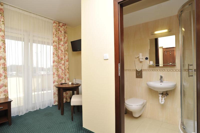 Classic Single Room image 3