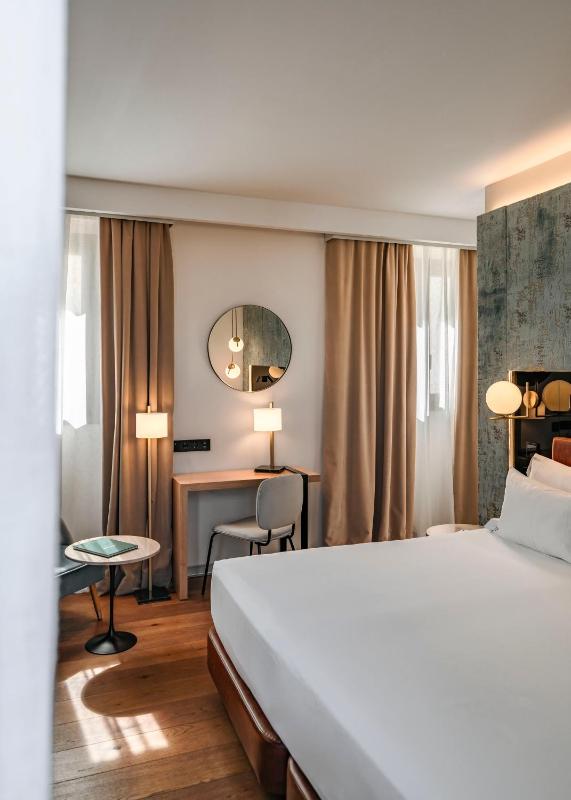 Experience Room image 3