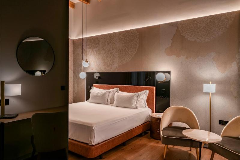 Grand Deluxe Double or Twin Room image 3