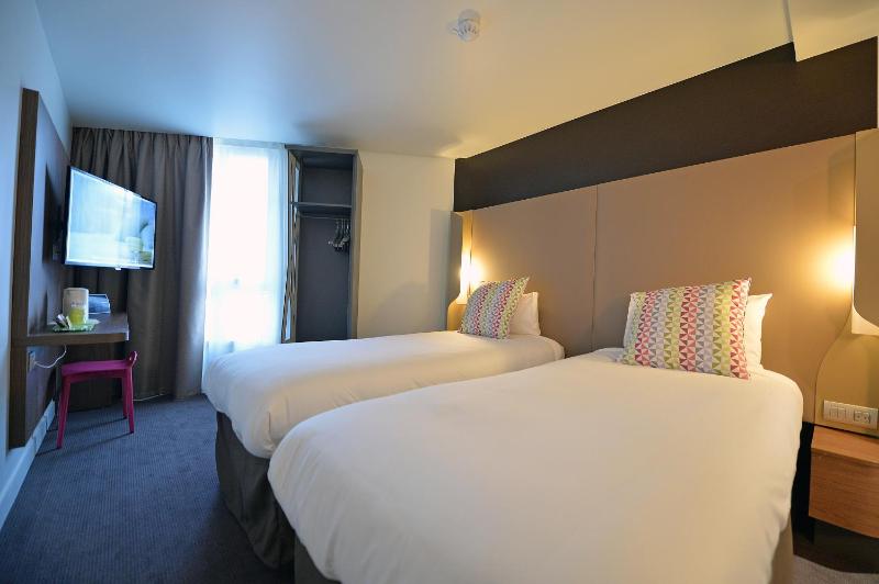 Superior Double or Twin Room image 4