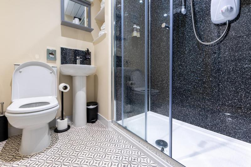Standard Triple Room image 3