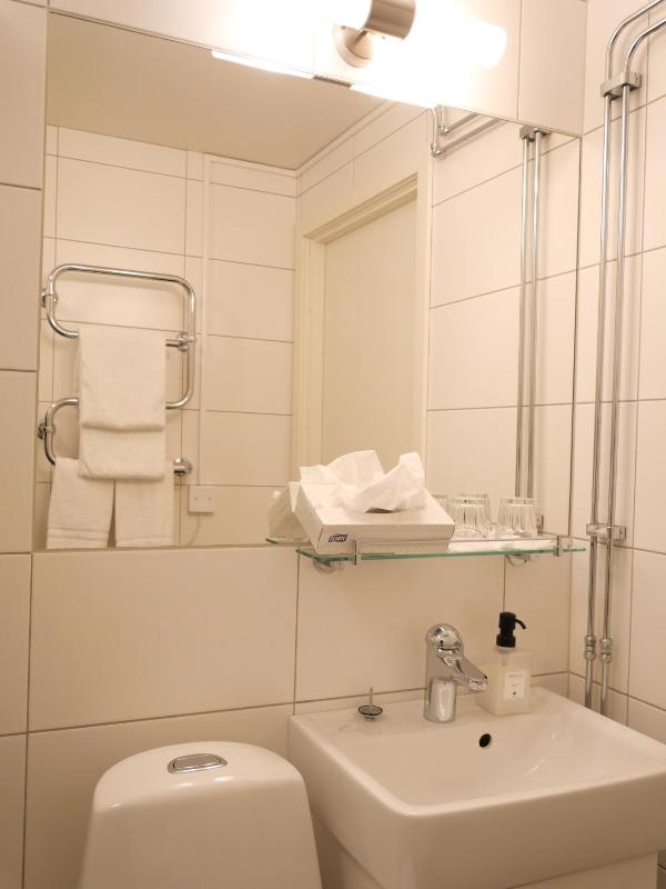 Economy Double or Twin Room image 3