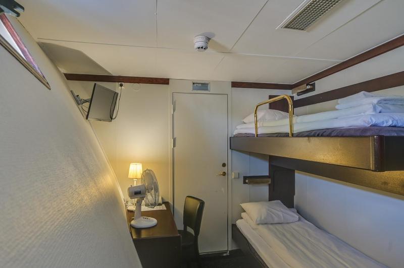 Cabin on Boat (2 Adults) image 3