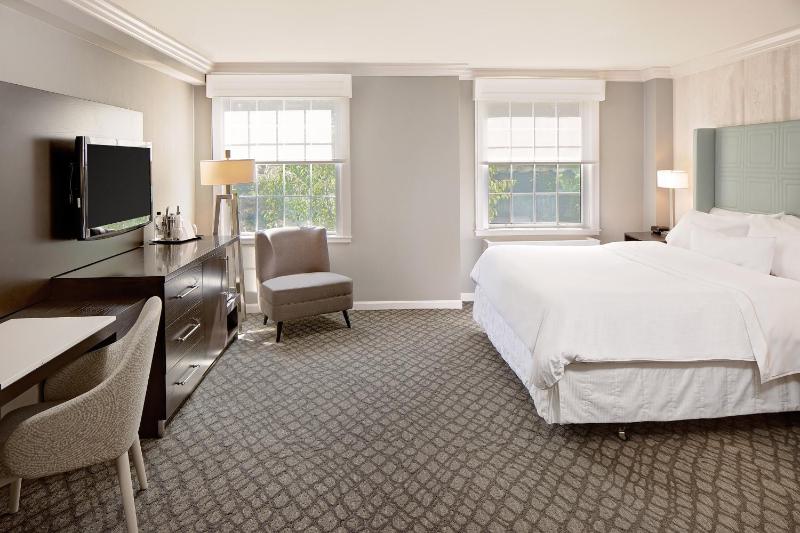 One-Bedroom King Suite image 4