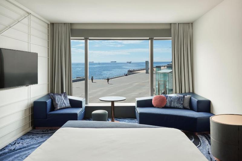 Cozy King Room image 3