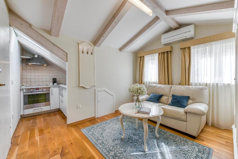 Superior Apartment image 2