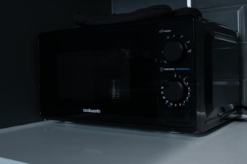 Spacious Apartment In City Centre - Free Parking - image 16