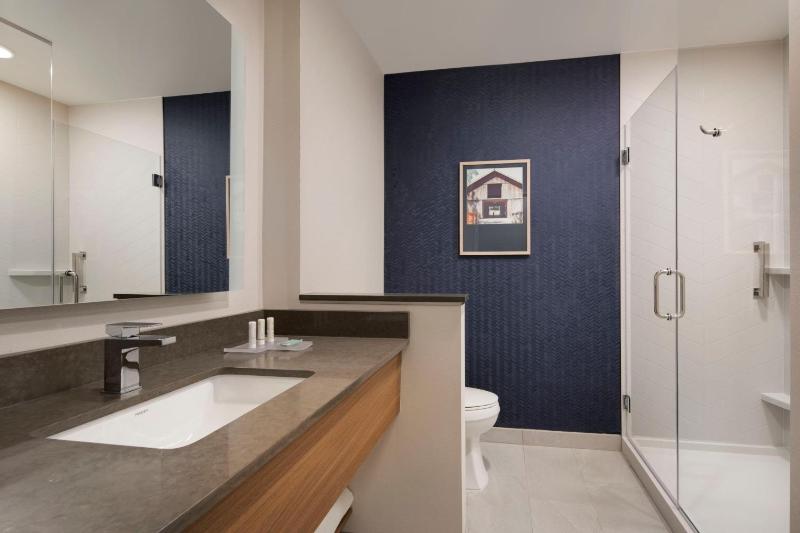 King Room with City View image 4