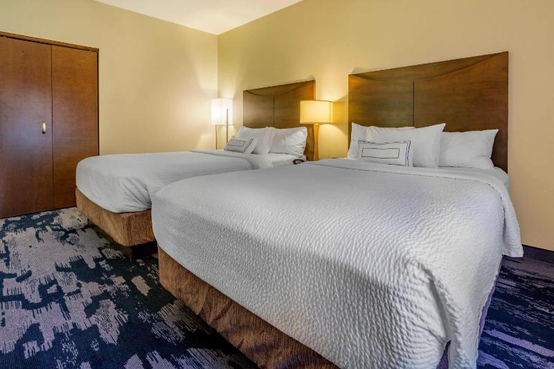 Queen Room with Two Queen Beds image 3