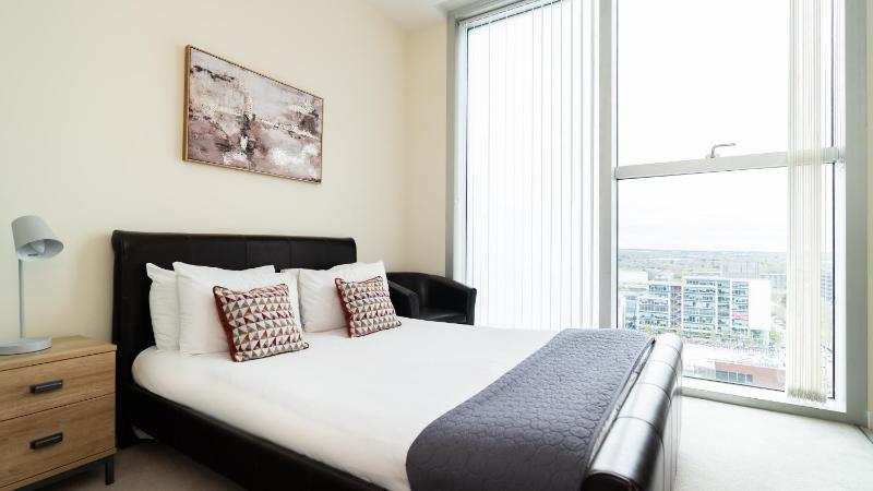 One-Bedroom Apartment image 4