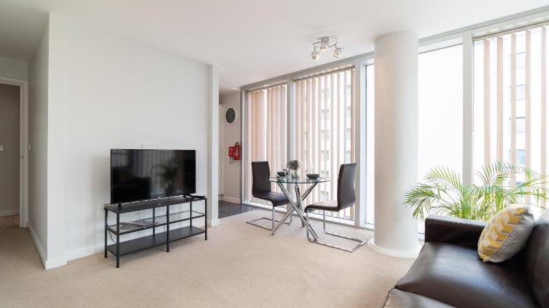 One-Bedroom Apartment image 2