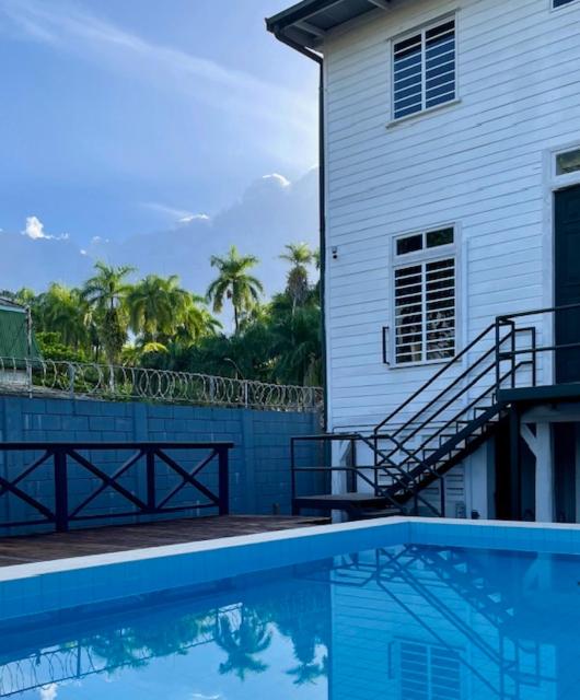 Vakantiehuis met privé zwembad in hartje Paramaribo - image 8