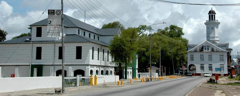 Vakantiehuis met privé zwembad in hartje Paramaribo - image 5