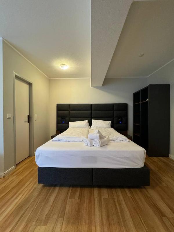 Double Room image 3