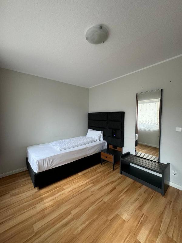 Single Room image 3