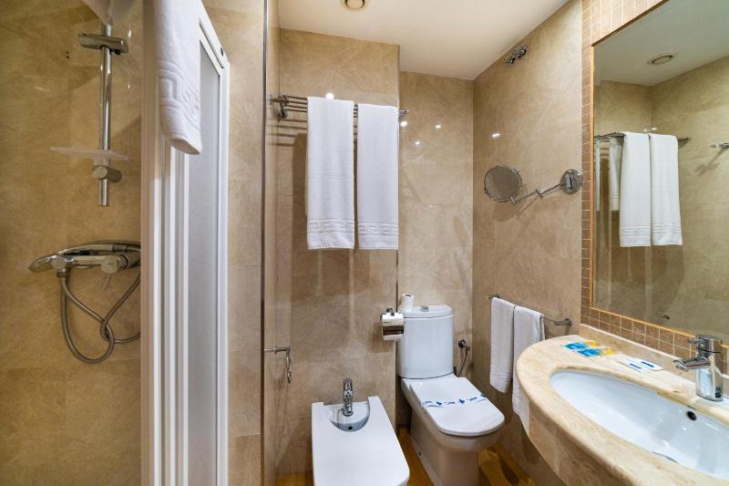 Double or Twin Room image 2