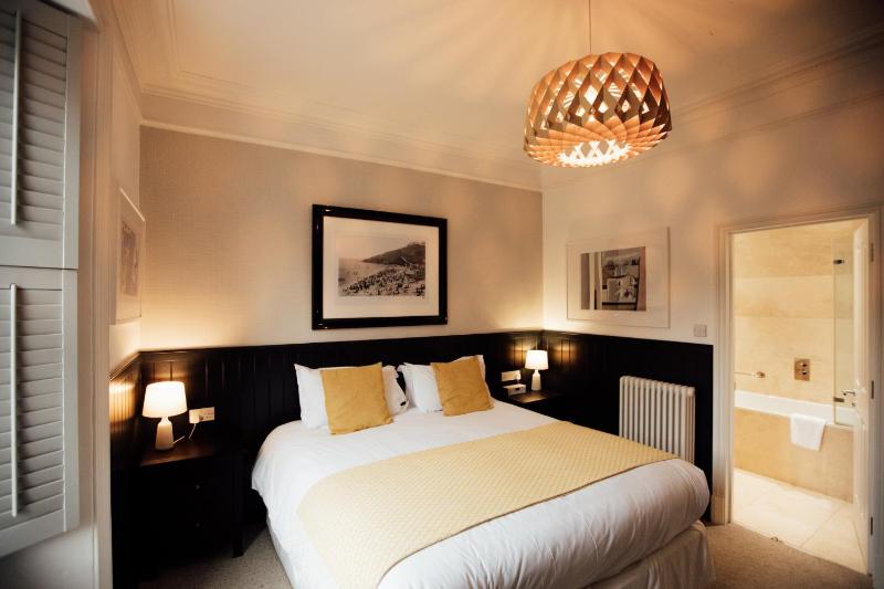 Deluxe Double or Twin Room with Garden View image 4