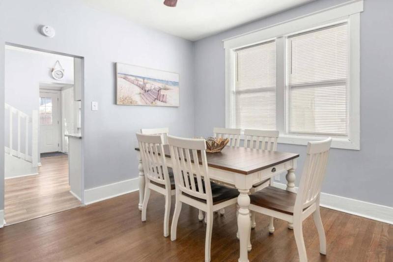 Cozy Entire Home The Breakfast Club House 3BR 2 BA - image 23