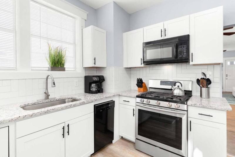 Cozy Entire Home The Breakfast Club House 3BR 2 BA - image 38