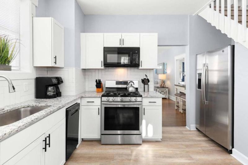 Cozy Entire Home The Breakfast Club House 3BR 2 BA - image 33